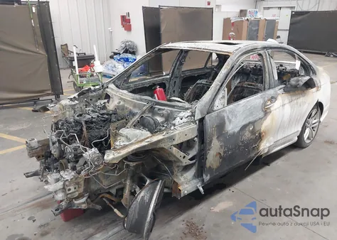 2014 Mercedes-Benz C 250 Luxury/Sport z USA, uszkodzony, nr VIN WDDGF4HB2EG195520